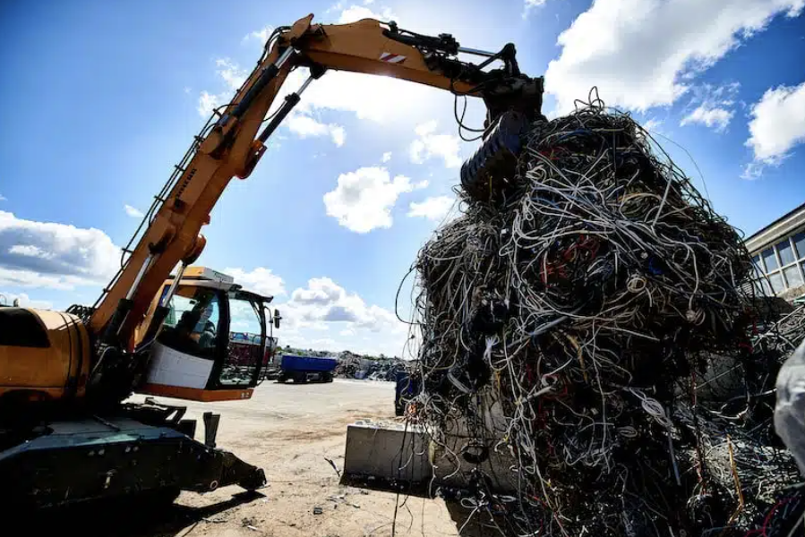 Slim geld verdienen: Oude kabels inleveren bij de metaalhandel